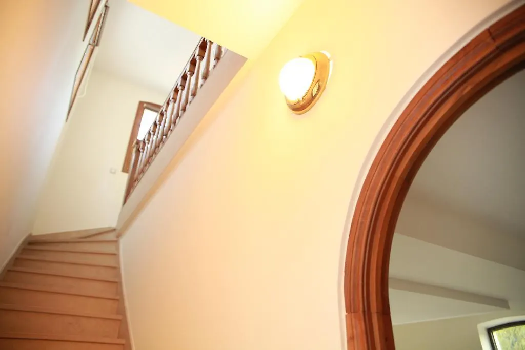 La Tour Aux 7 Fenetres Hotel Aubagne